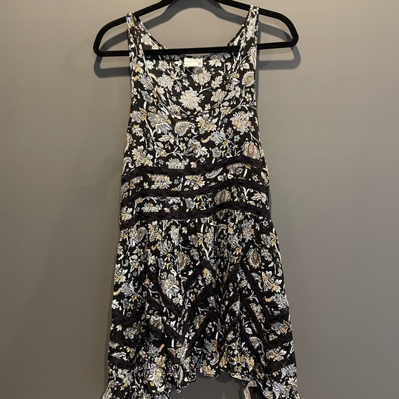 Free People Dresses & Skirts - Free People Floral Trapeze Slip
